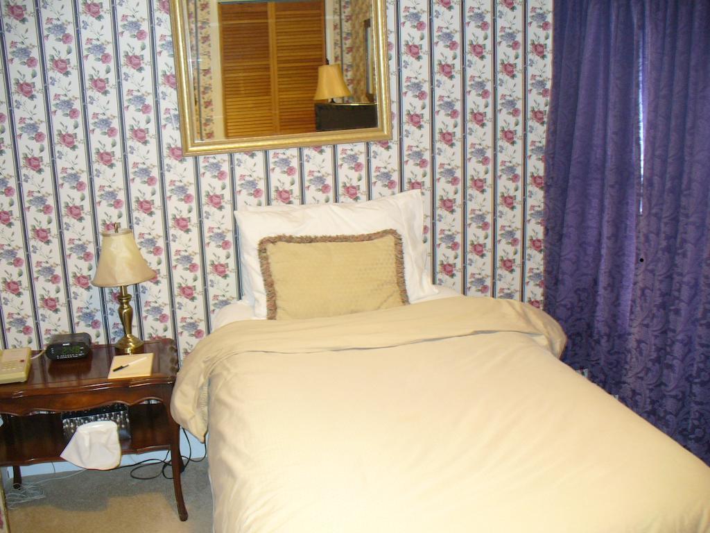Albert House Inn Ottawa Room photo